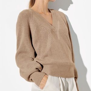 The Reset The Must Have V V-Neck Sweater in Camel XL